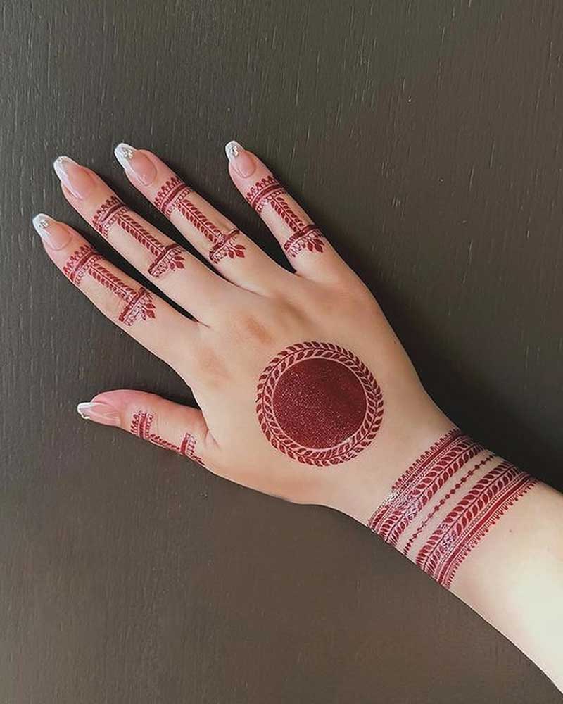 Gol Tikki Minimal Mehndi Designs