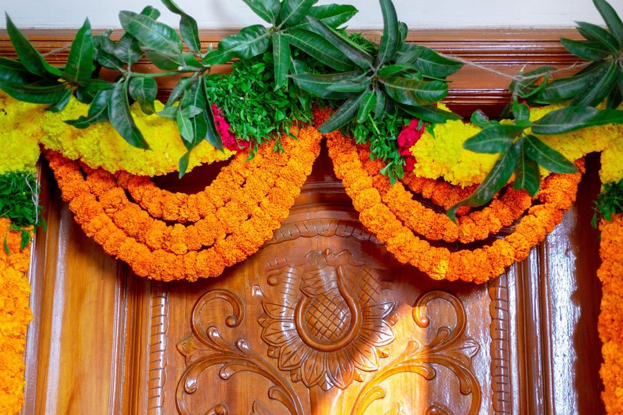 How To Decorate House With Toran