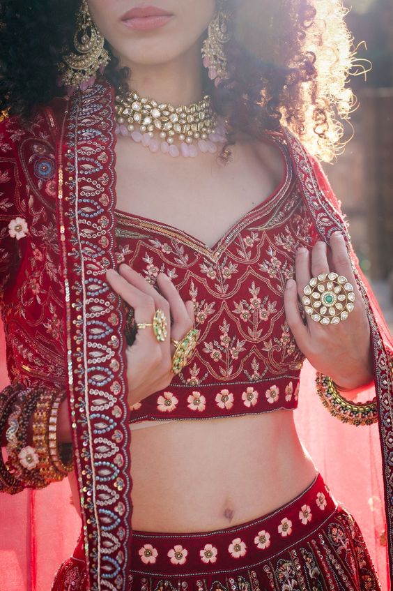 Kundan Contrast Jewellery With Red Lehenga