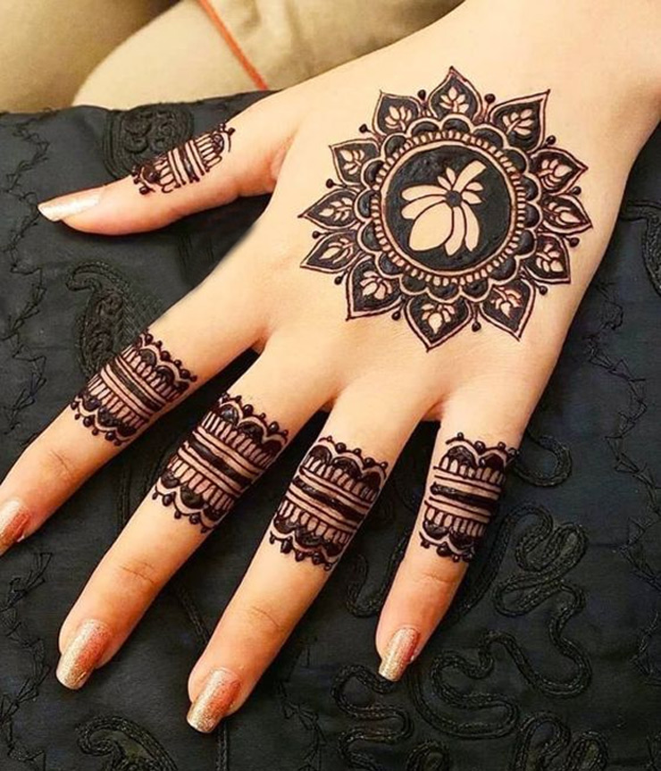 Lotus Gol Tikki Mehndi Design