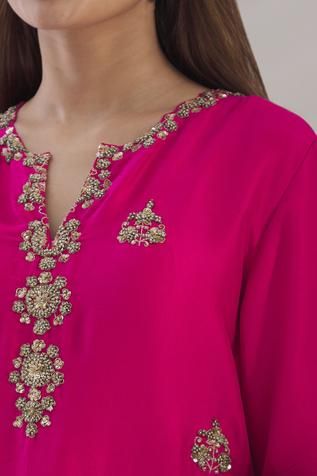 Open Keyhole Punjabi Suit Neck Design