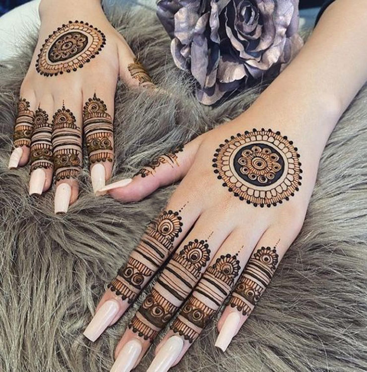 Unique Gol Tikki Mehndi Design