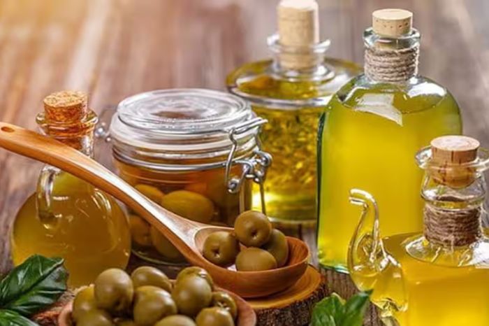 Use baking soda for dandruff like this