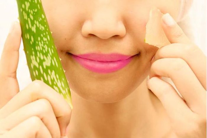 how to get beauty pink lips naturally with honey and aloe vera gel