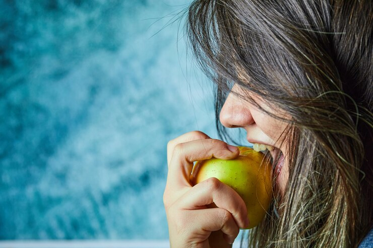 side effects of eating apple in hindi