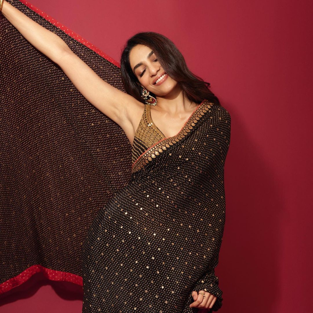 sobhita dhulipala saree looks black and gold