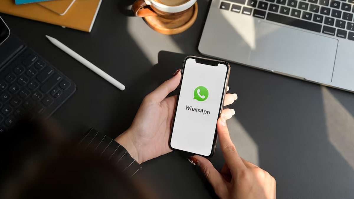 Is there any trick to see deleted messages on WhatsApp