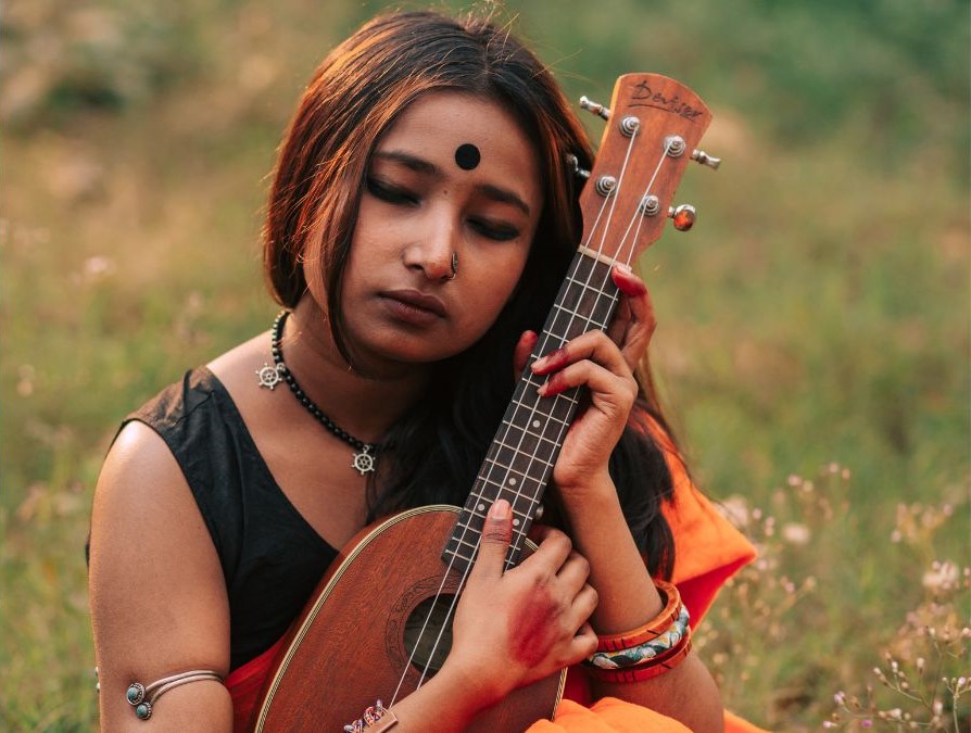 Married Women Apply Black Bindi Or Not