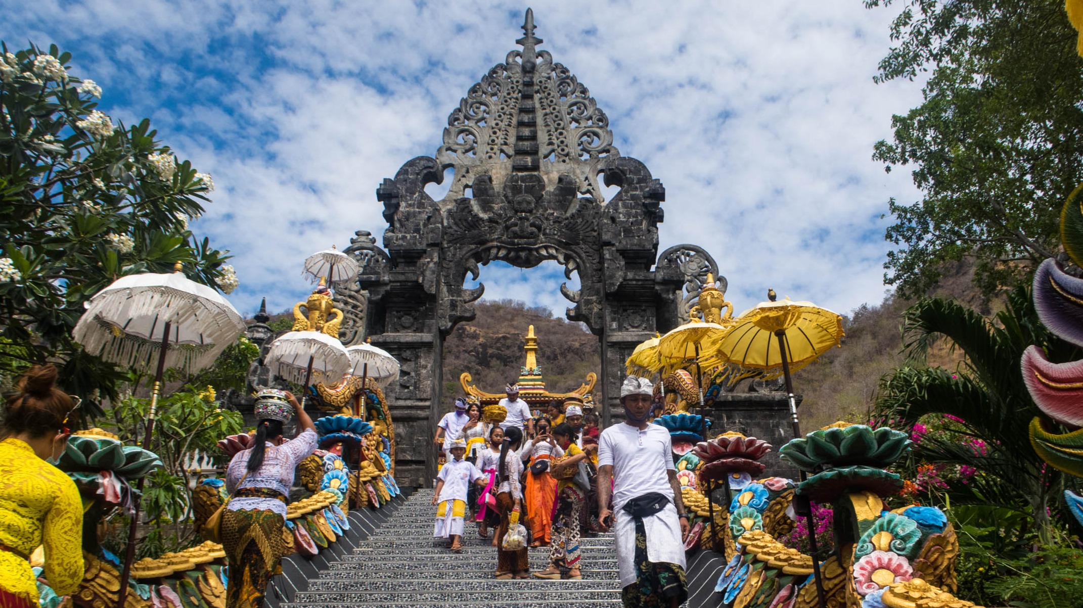 dopahar mein mandir jana chahiye ya nahi