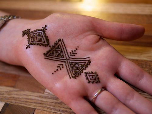 geometric mehndi minimal front