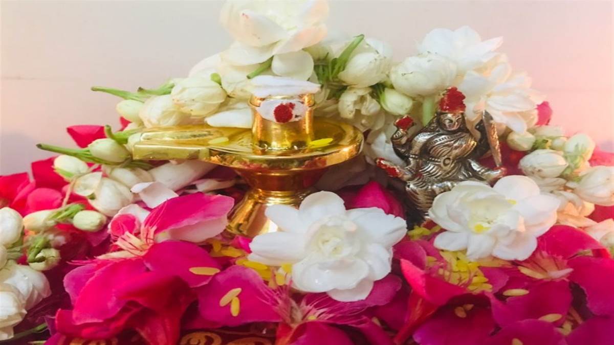 how to apply shringar on shivling at home