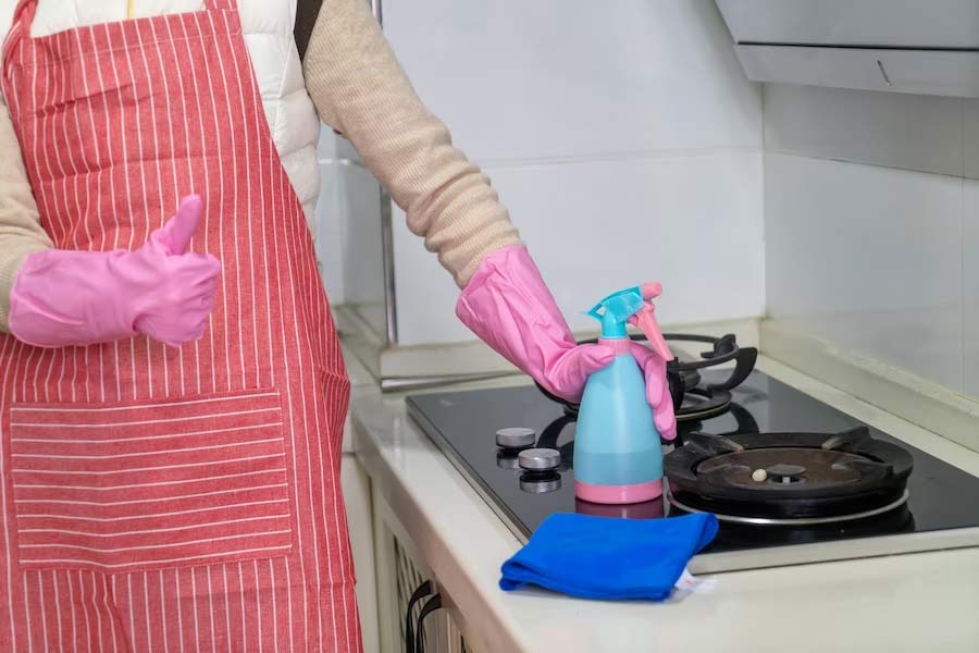 how to clean kitchen clothes