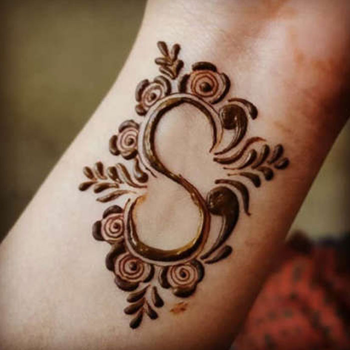 name mehndi designs