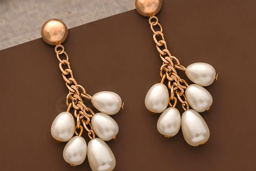pearl design earrings