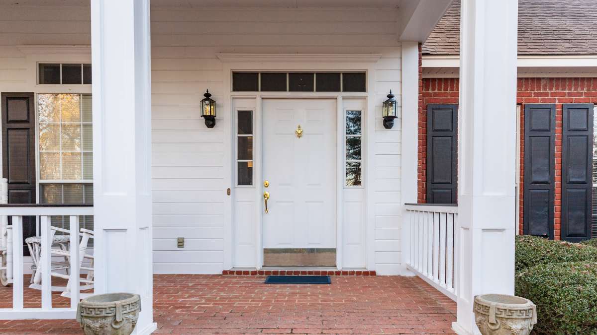 what does it mean if we sprinkle gulal at home main door