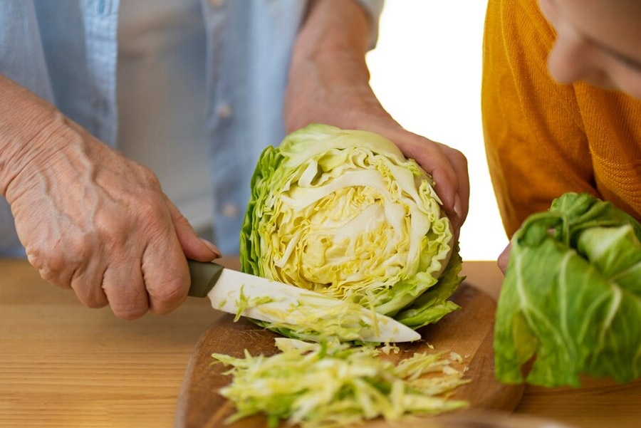 Cabbage cutting hacks ()