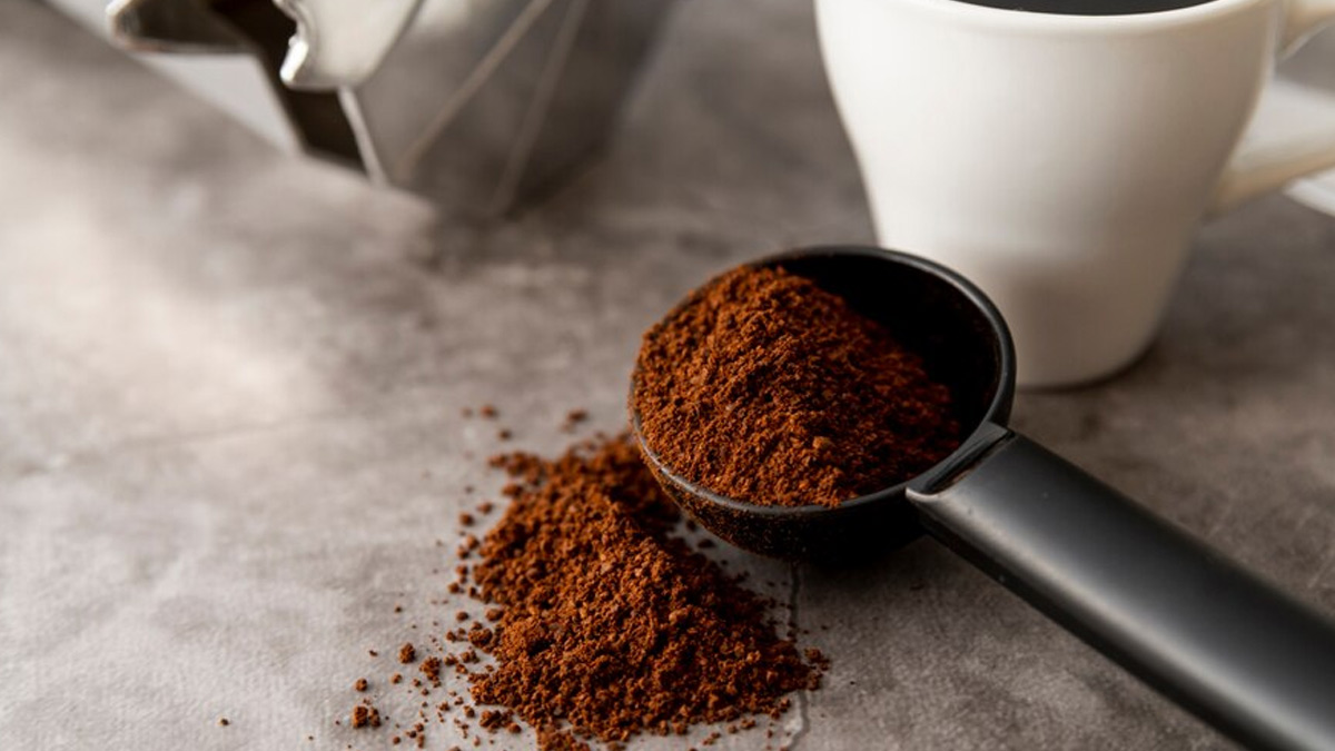 How do you store coffee grounds in the winter