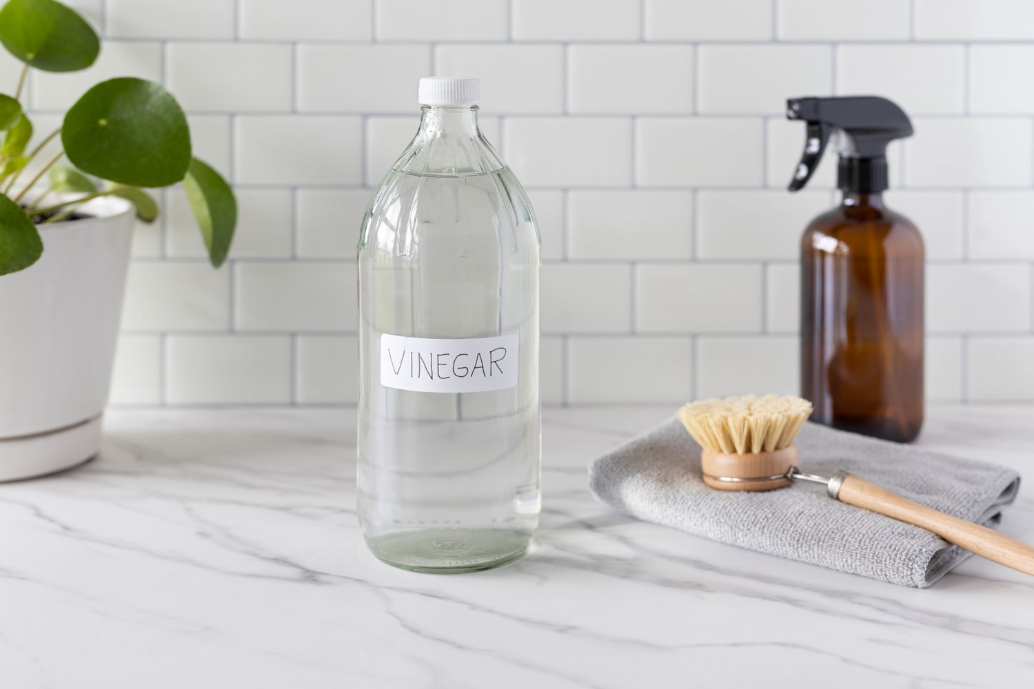 What does vinegar do for your garden