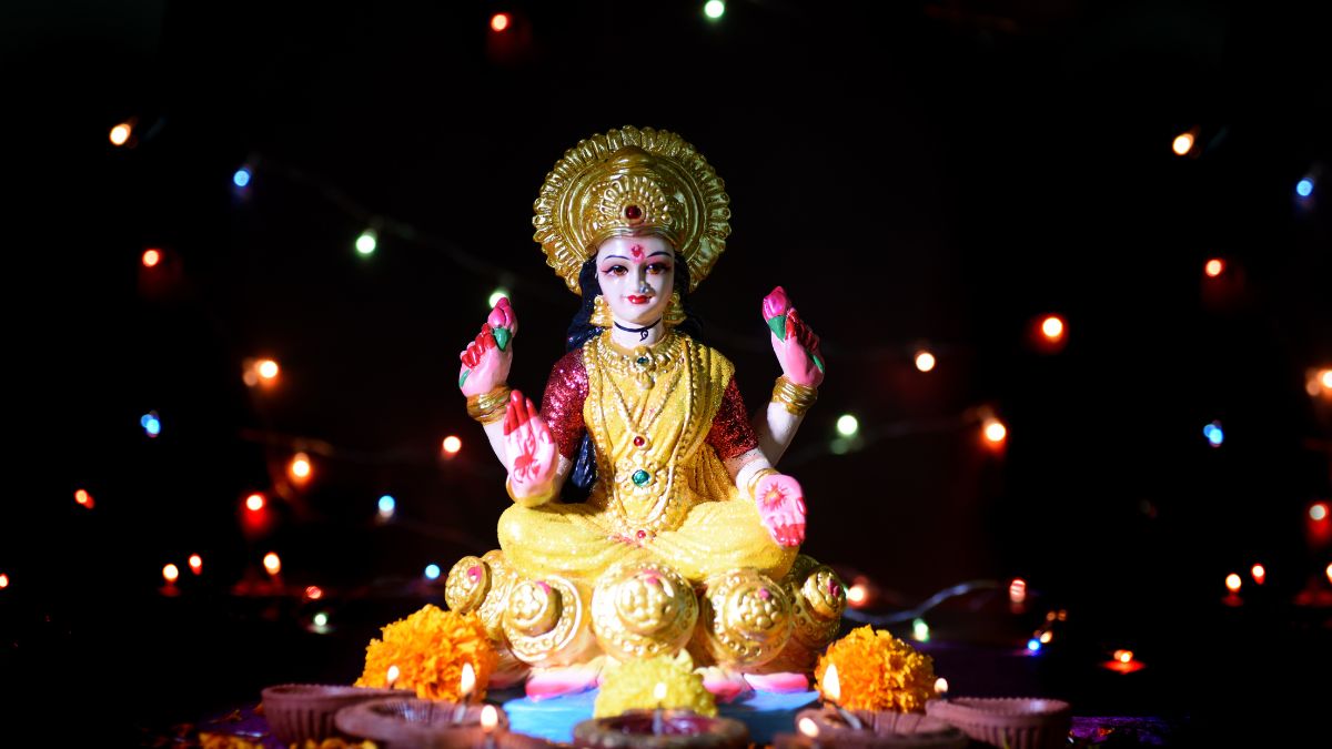 goddess lakshmi idol