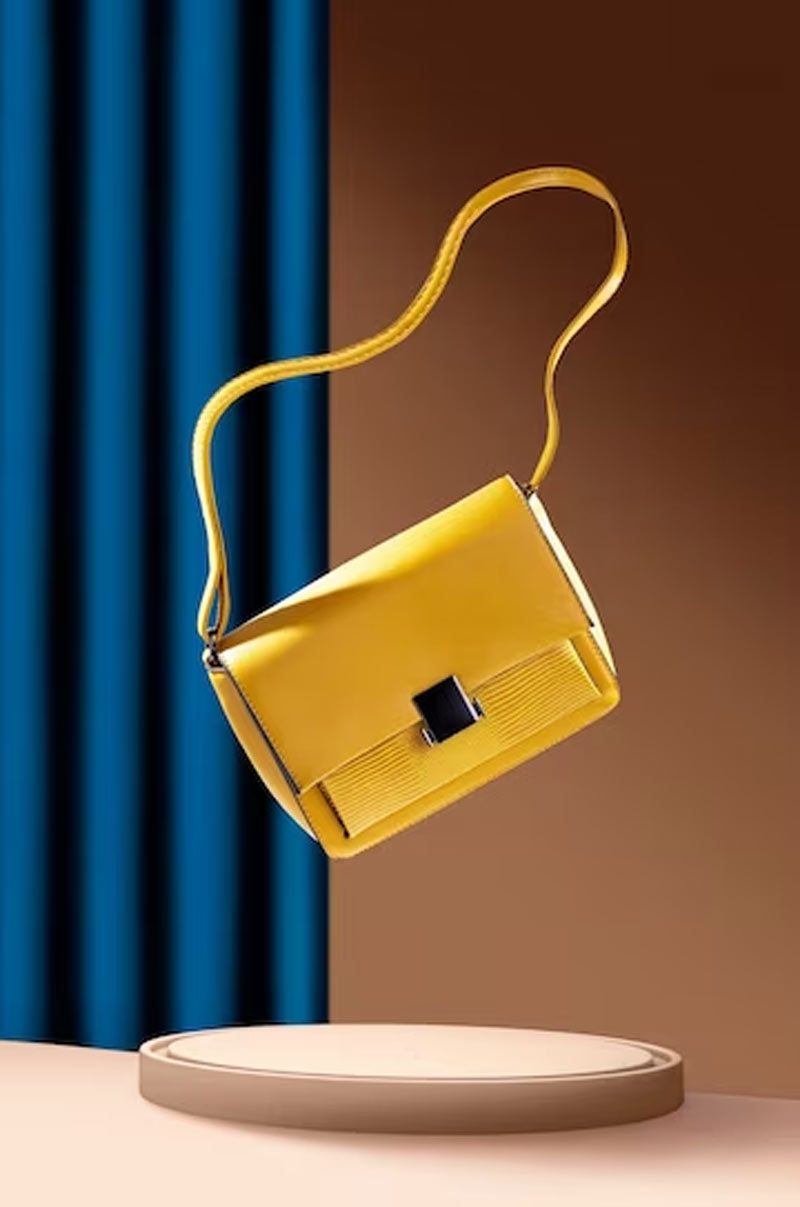 how to clean leather bags of women