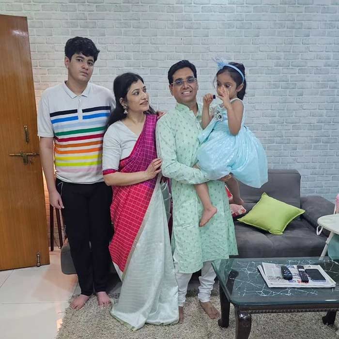 shradhha joshi family