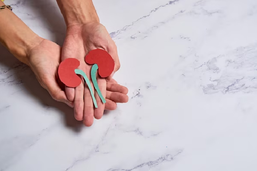 what is the side effect of eating too much almonds