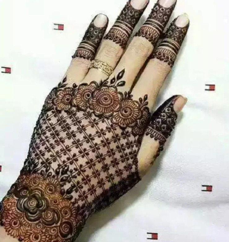 Criss Cross Mehndi Design