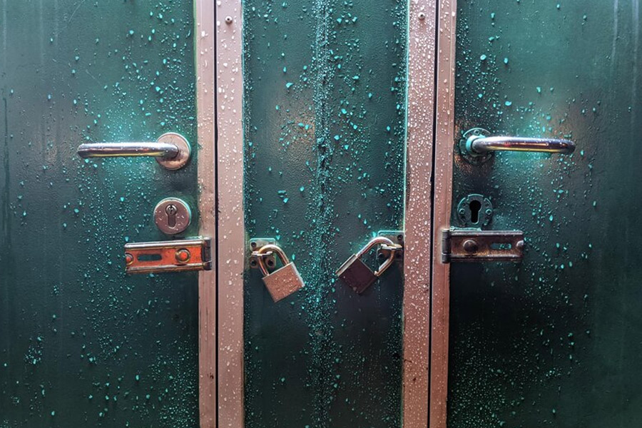 Easy hacks to fix jammed door and window during monsoon season