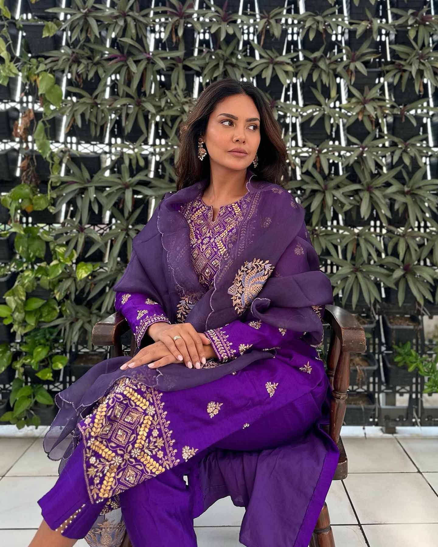 Esha Gupta’s Purple Suit Design