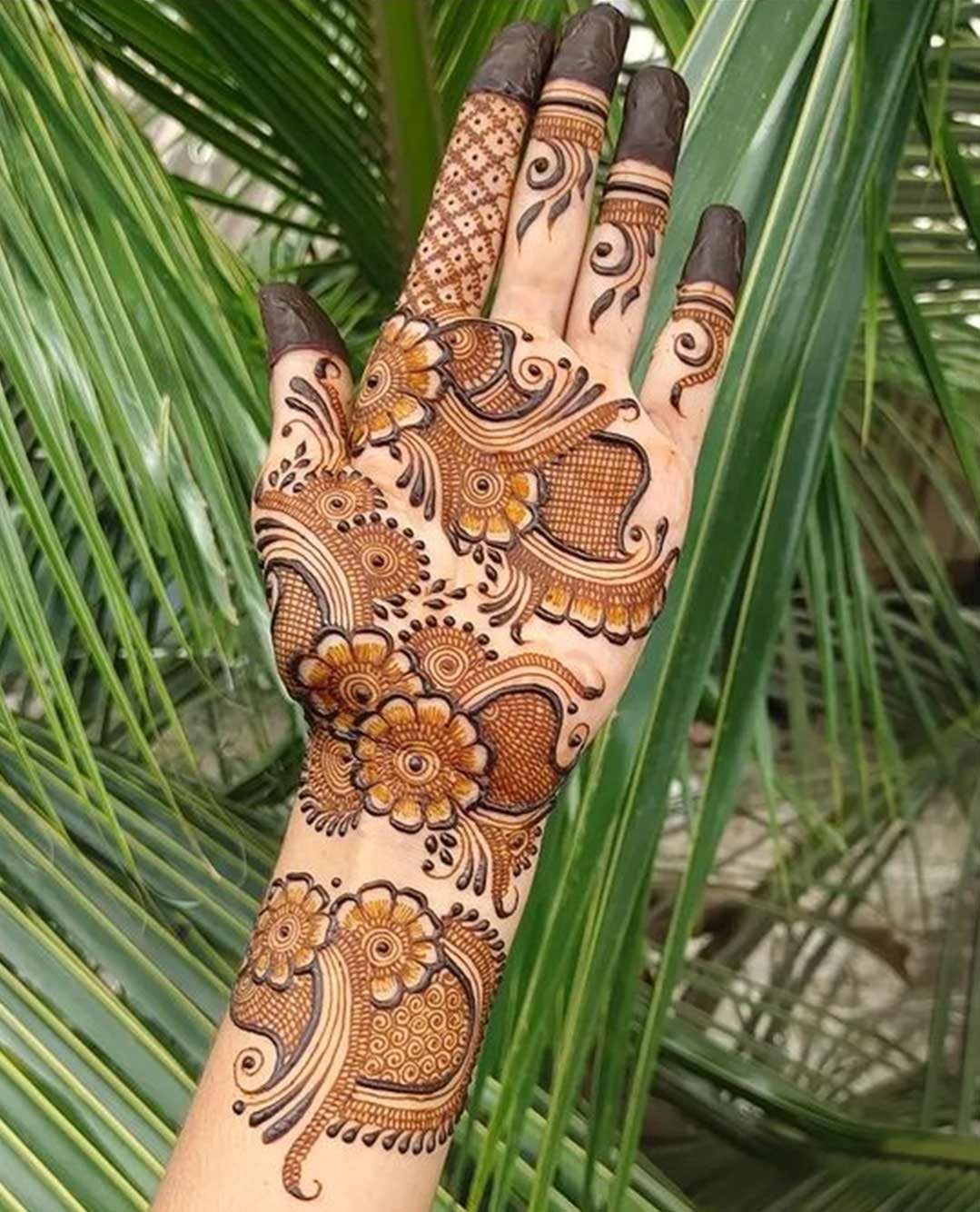 Mehndi designs for Sawan