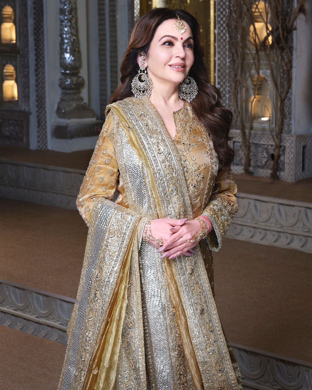 Nita ambani hyderabadi suit