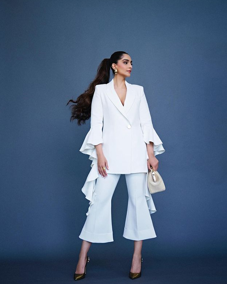 Sonam Kapoor’s Long High Ponytail