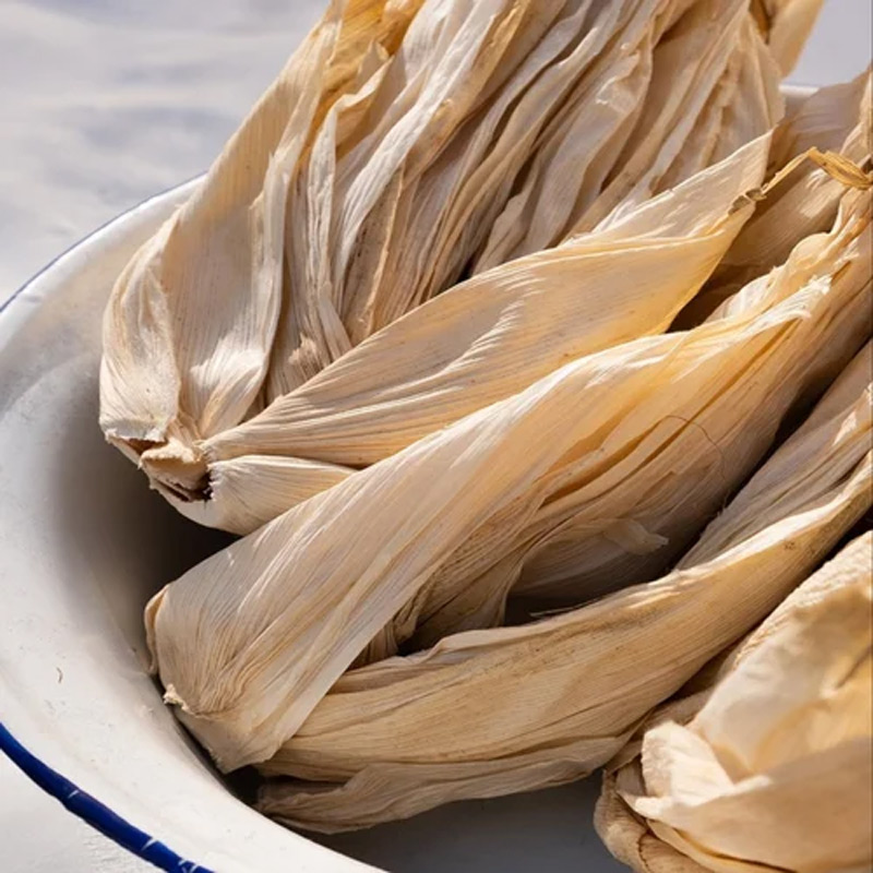 corn husk to clean utensils