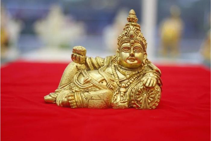 in which direction we should not keep god kuber idol