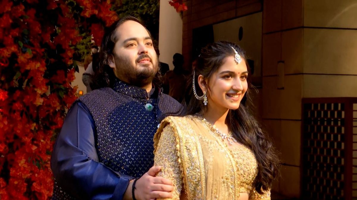 kya hai anant ambani radhika merchant ke wedding card ki cost