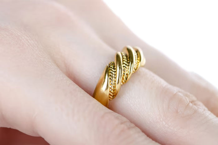 significance of gold ring in astrology