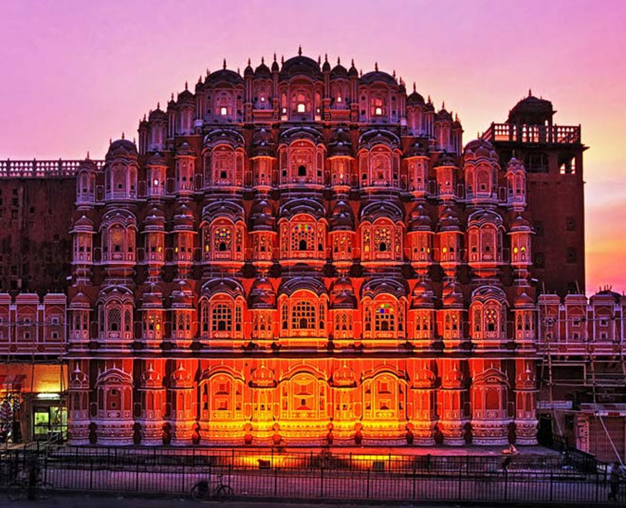 How many windows in Hawa Mahal