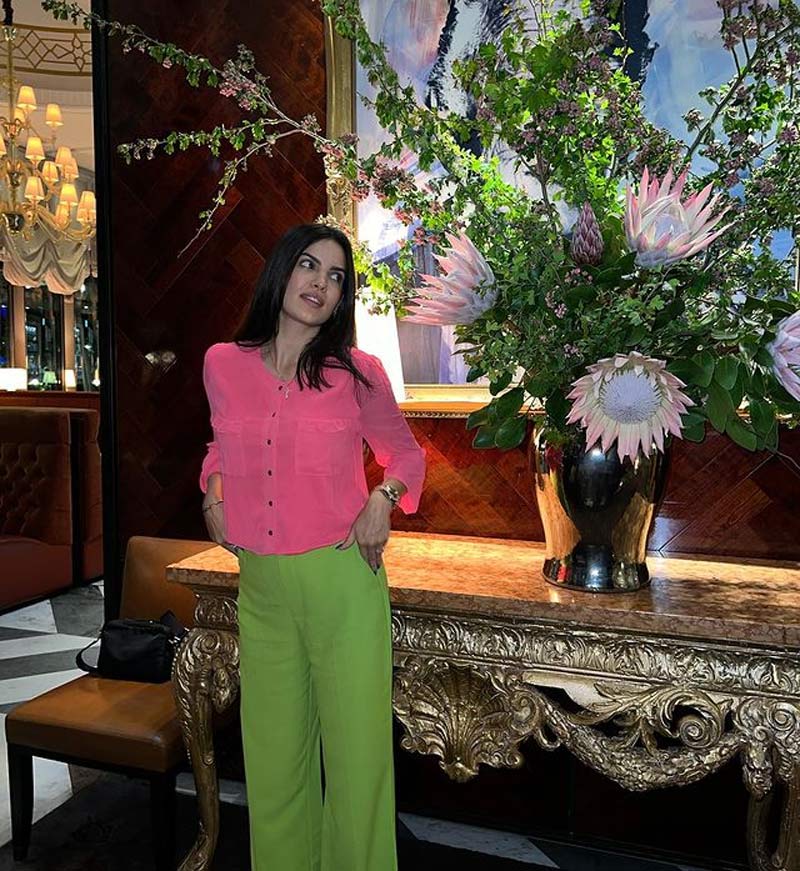 Shirt And Pant Colour Contrast