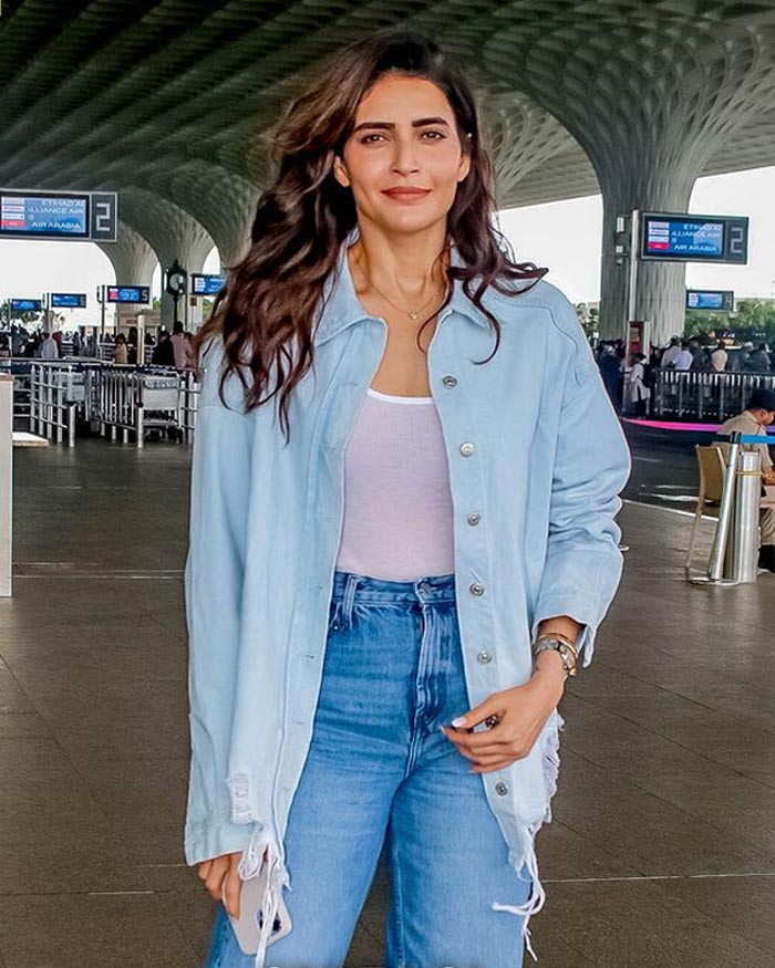 Wide Leg Jeans With An Oversized Shirt