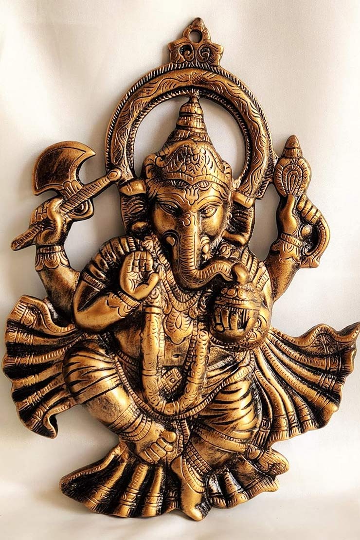 ganpati idol vast for main gate