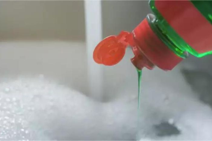 how to remove brunt stains from pressure cooker easily