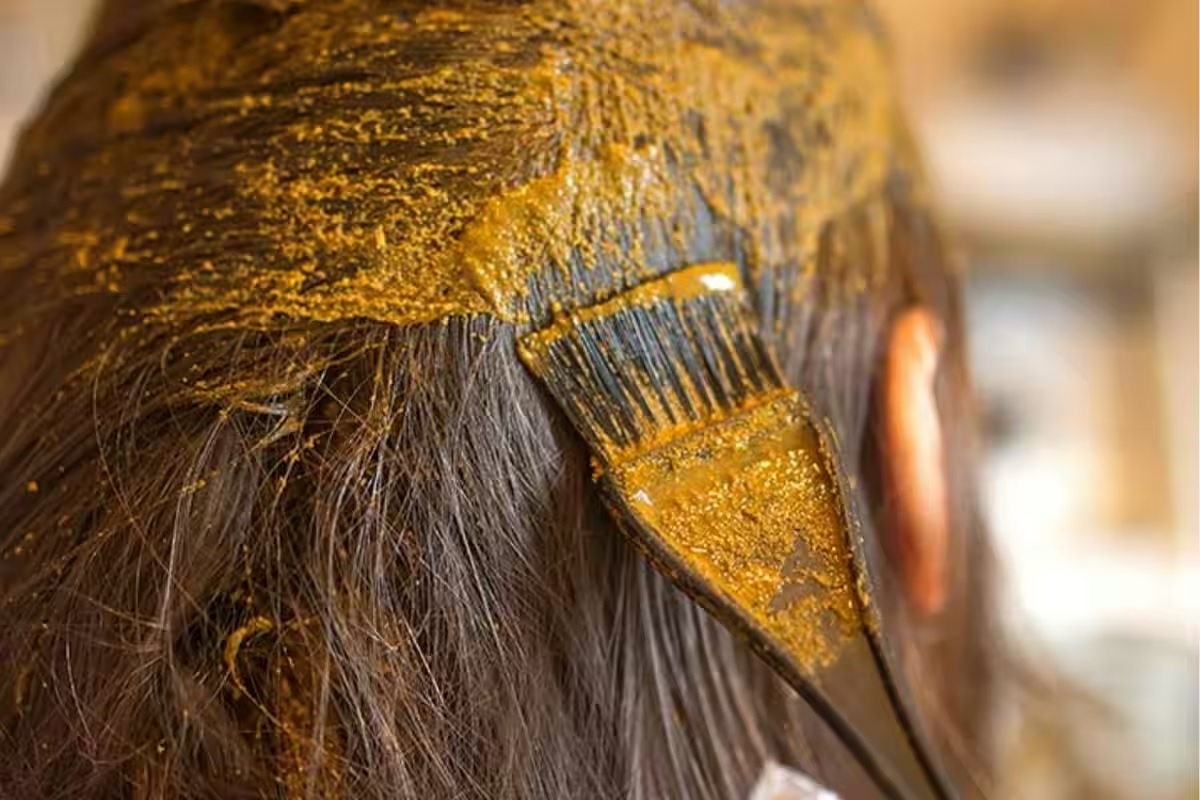 mehndi apply on hairs