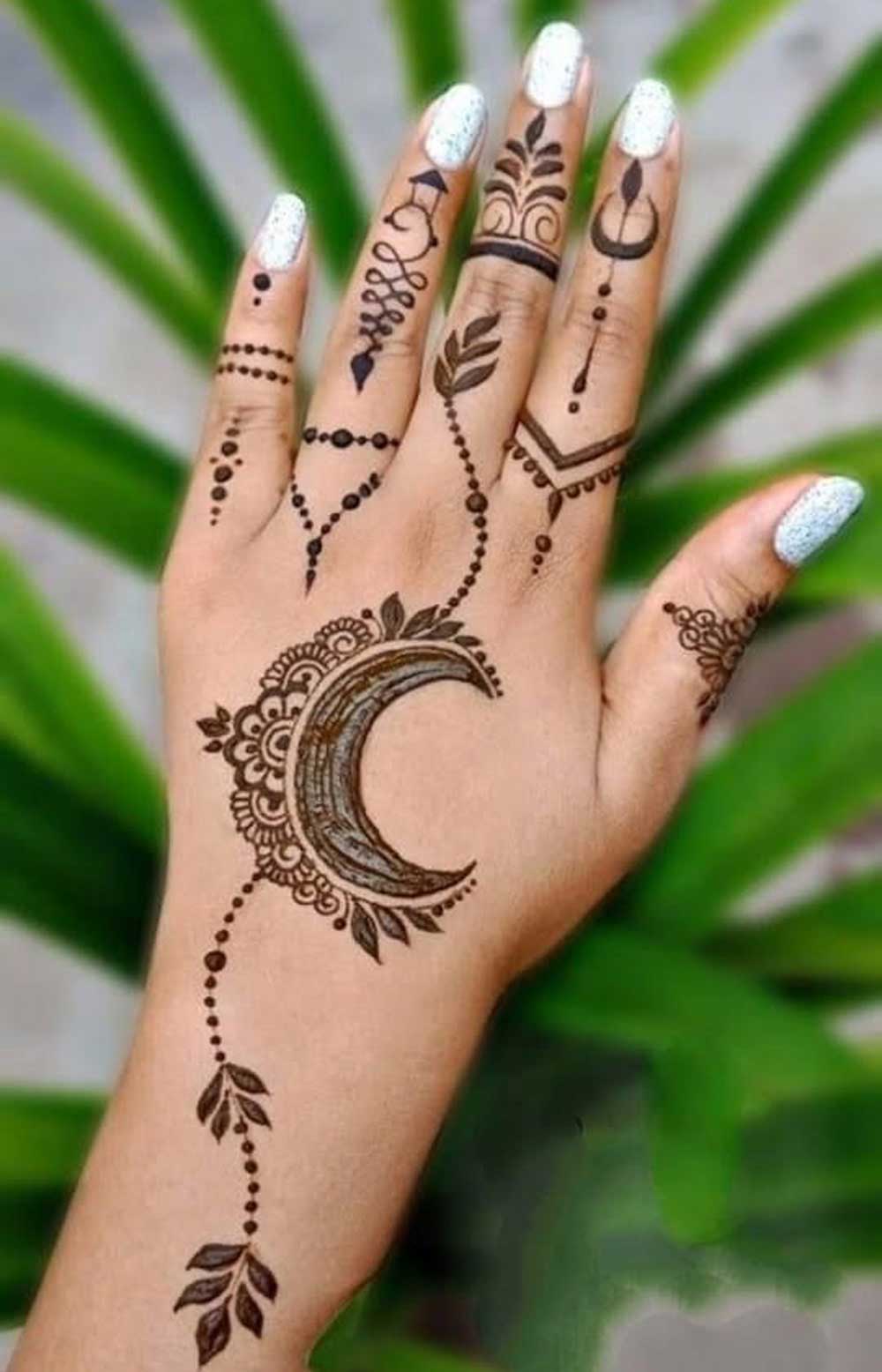 modern chand mehndi design
