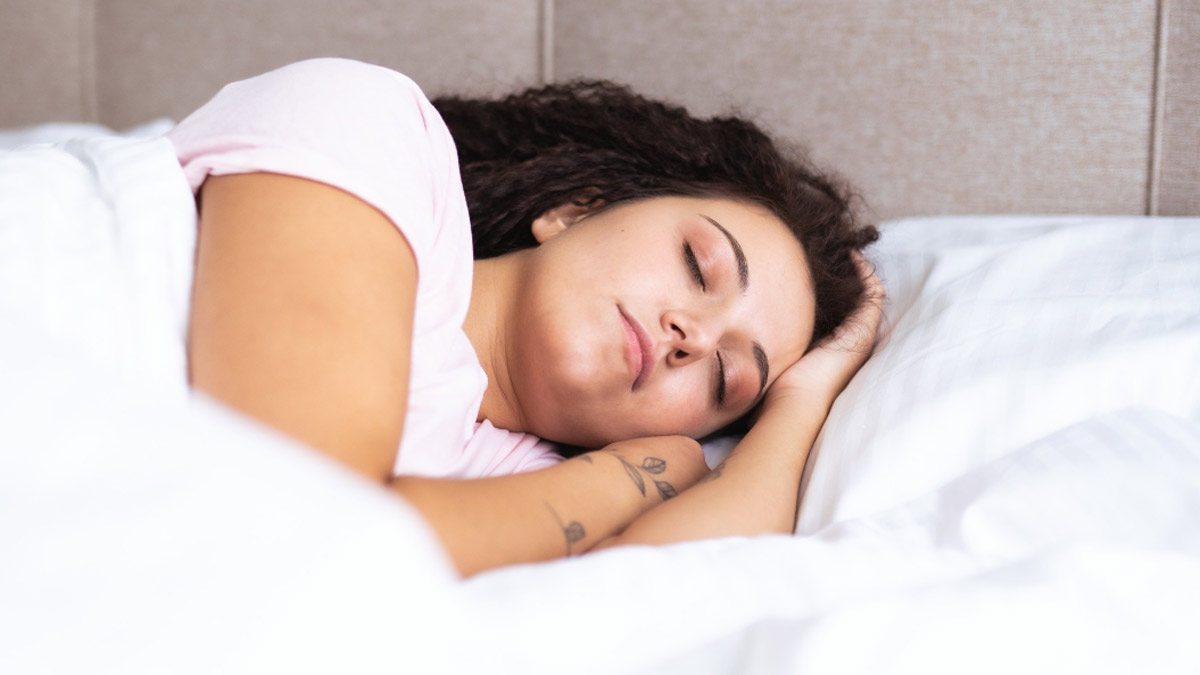 why we should not sleep with open hair at night