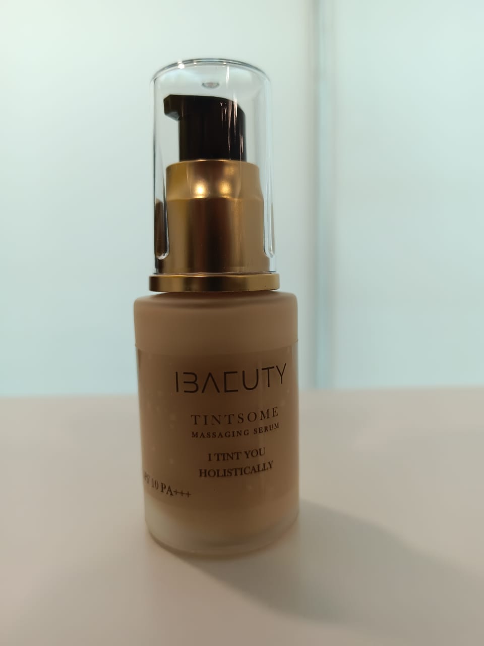 IBAEUTY Tintsome massaging serum bottle