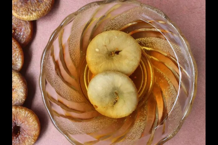 benefits of having fig water on an empty stomach