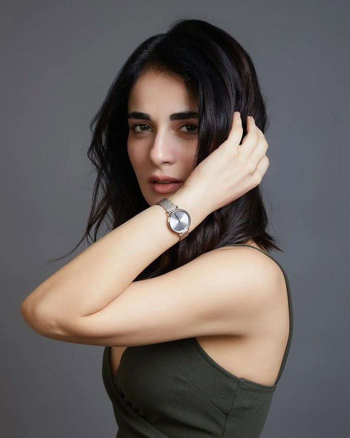 bollywood stars have wealthy family background