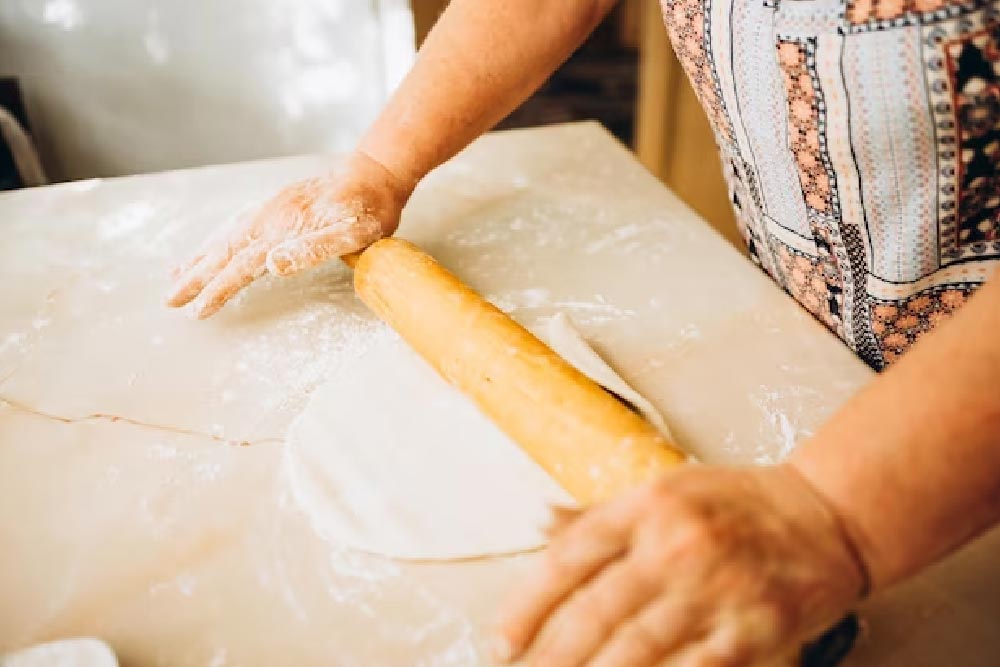 how to make momos dough soft in hindi