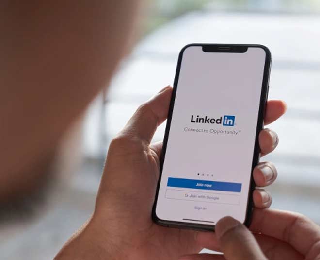 how to upload resume in linkedin account