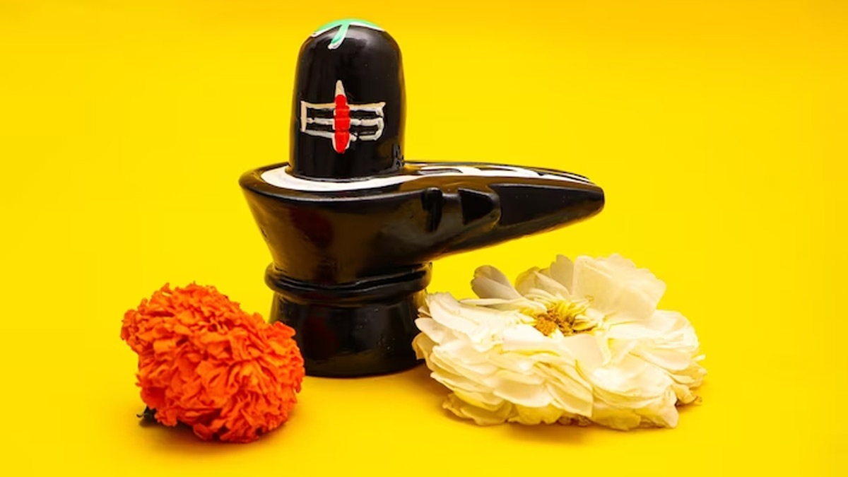 offering durva to lord shiva